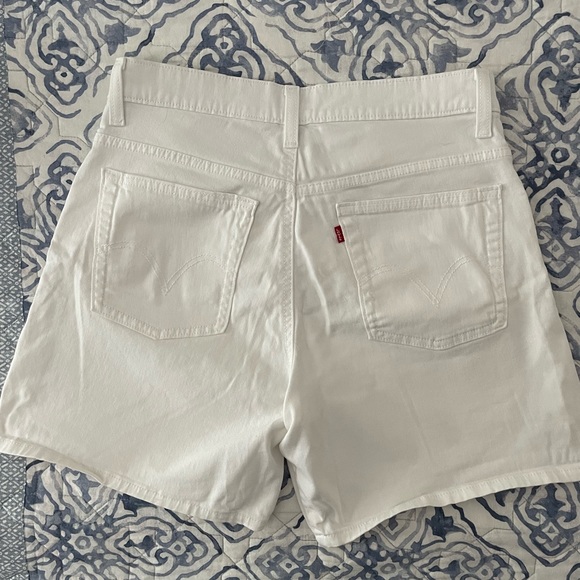 White Levi’s jean shorts, size 14. - Picture 3 of 5
